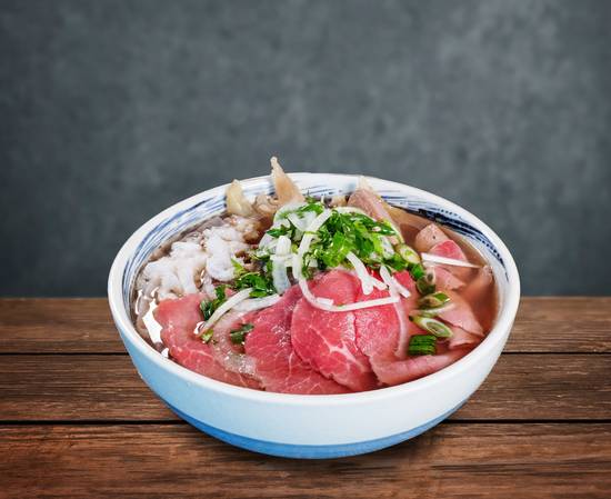 18. LARGE House Special Beef Noodle Soup / Phở Đặc Biệt 招牌牛肉粉